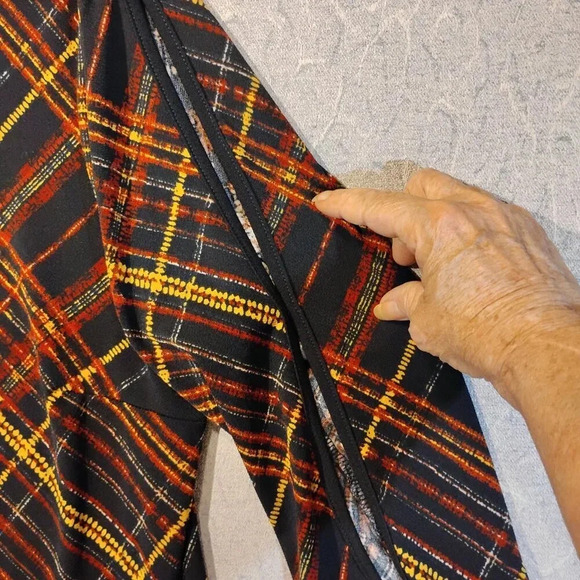 Cleo Petites Women's  Black & Gold Plaid Blouse Long Cut Out Sleeves Size Large - Picture 3 of 11